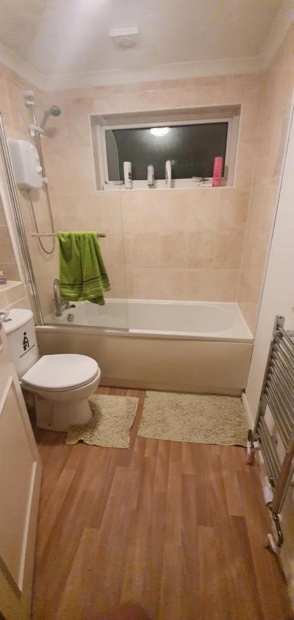 Spacious And Serene Stay Near Milton Keynes Centre Willen Exterior foto