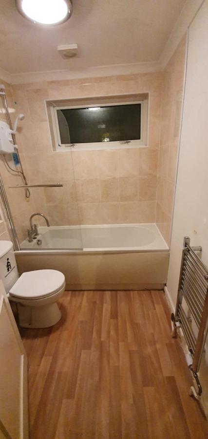 Spacious And Serene Stay Near Milton Keynes Centre Willen Exterior foto