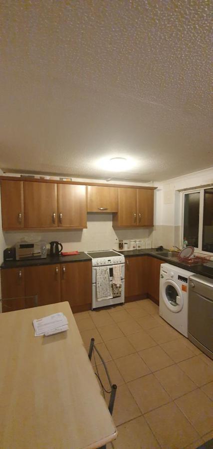 Spacious And Serene Stay Near Milton Keynes Centre Willen Exterior foto